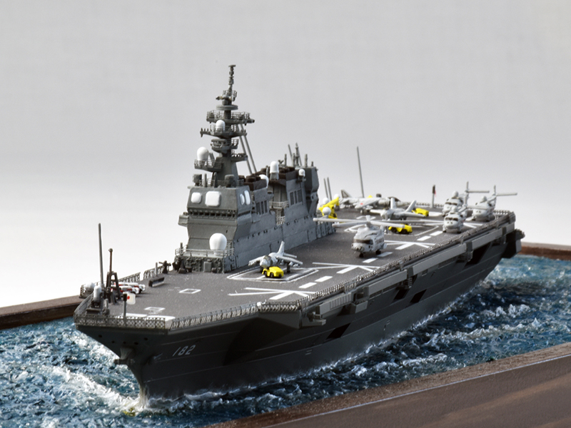 DDH-182護衛艦いせ前方ズーム