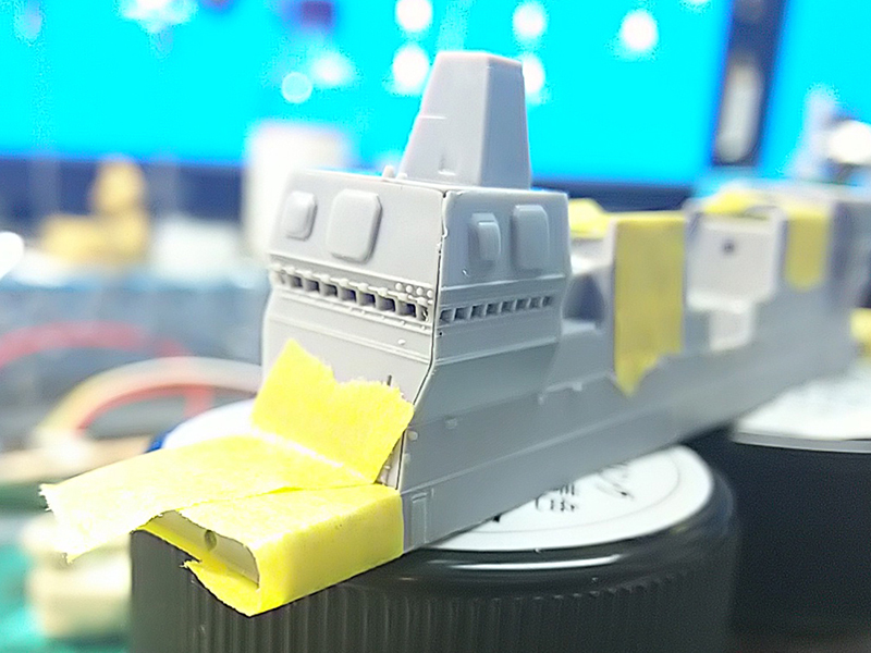 DDH-182護衛艦いせ艦橋電飾窓穴あけ工作前方