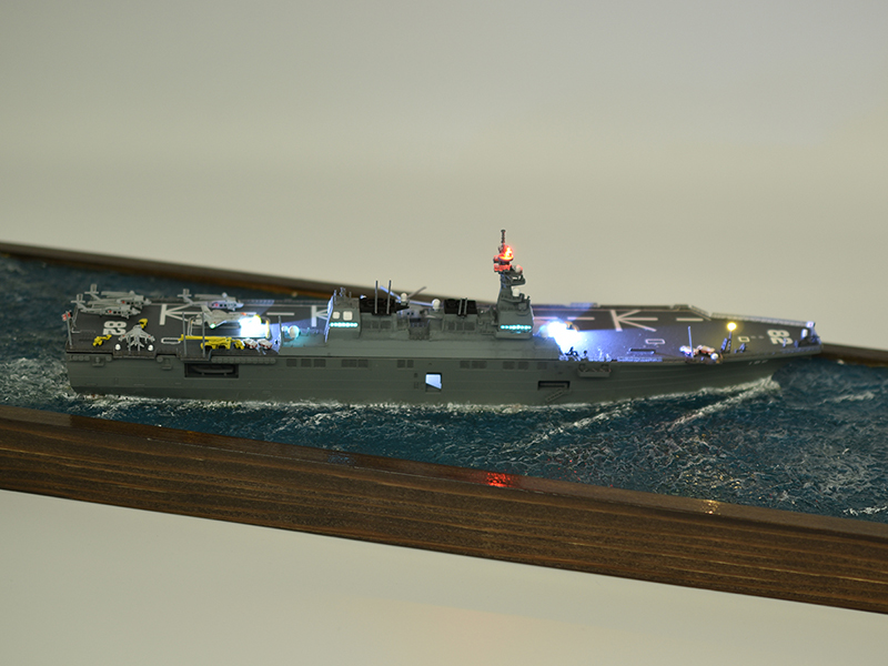 DDH-182護衛艦いせLED電飾模型右サイドビュー