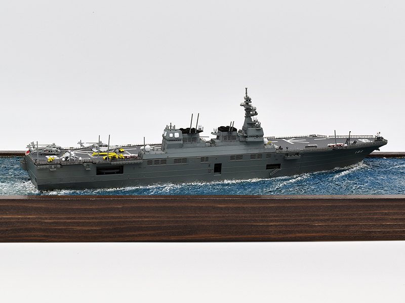 DDH-182護衛艦いせ右サイドビュー