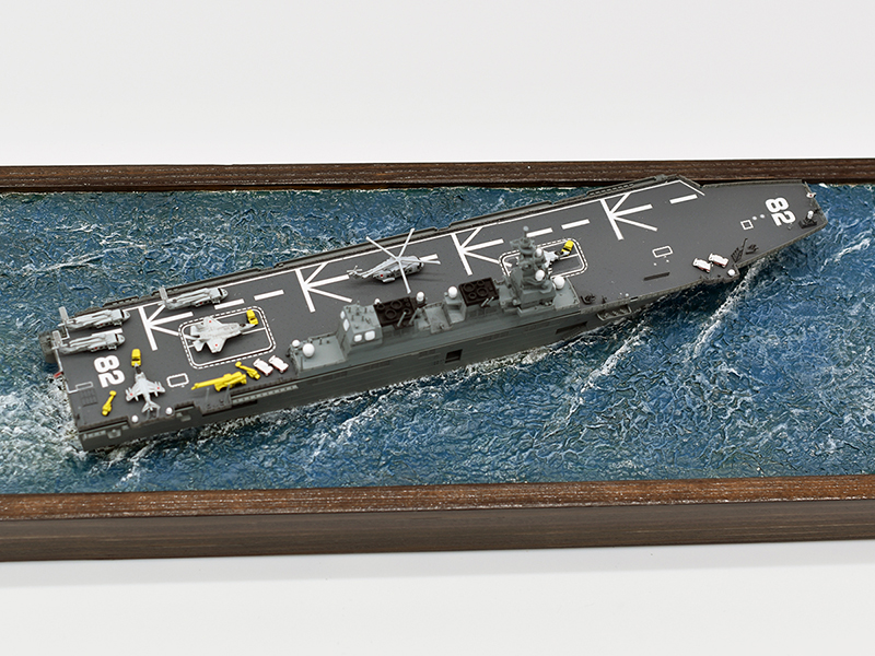 DDH-182護衛艦いせ右トップビュー