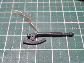 ガンプラくんザクヒートホークの1005LED８個埋込配線取り回し