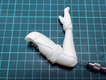 FGOマシュガレージキット電飾配線穴加工右足